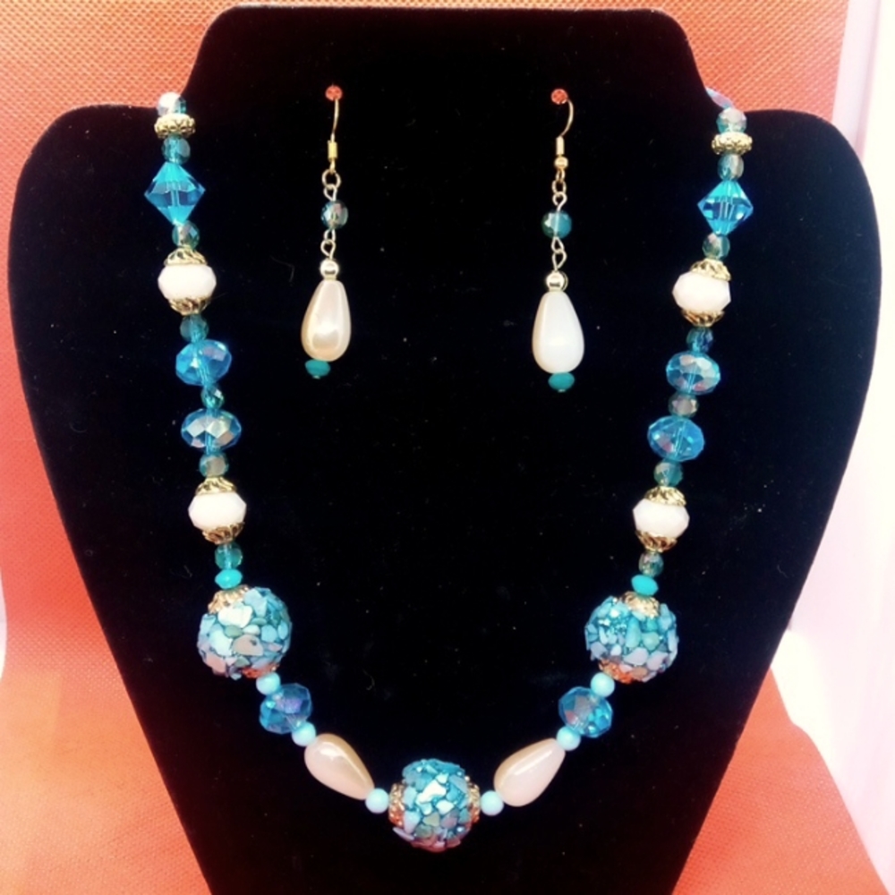 🆕 Lt. Blue/PearL White/Gold beaded Necklace w/ dangle drop shaped EARRINGS SET